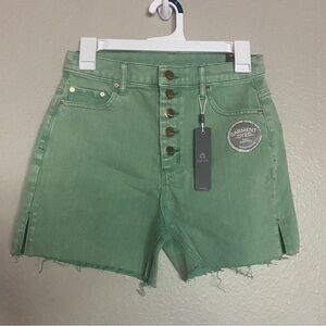 NWT Tractr High-Rise Slim Fit Shorts | Deep Grass Green | Size 2/26